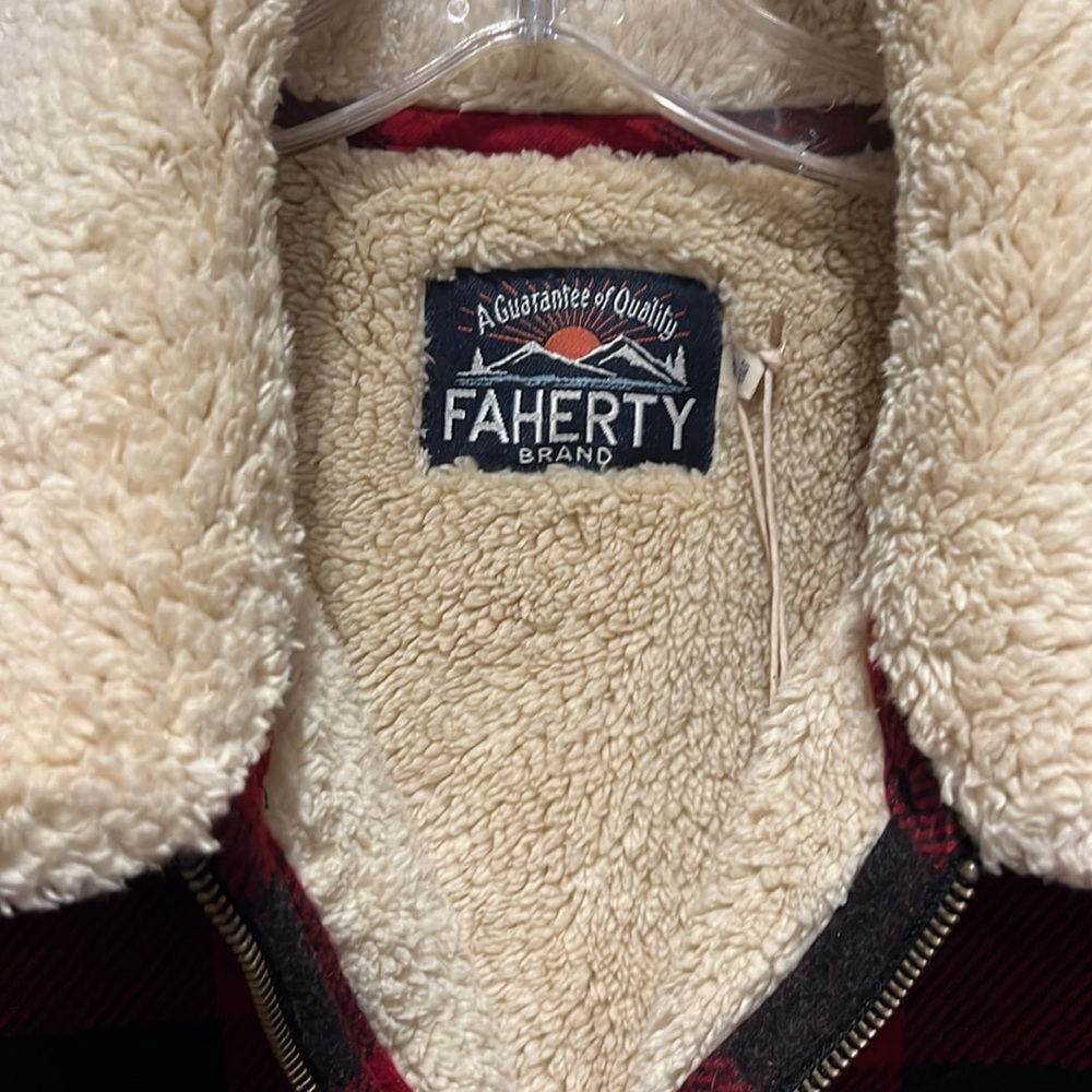 NWT- Faherty Women’s fleece Lined plaid jacket - Large
So soft and cozy! - Picture 2 of 9